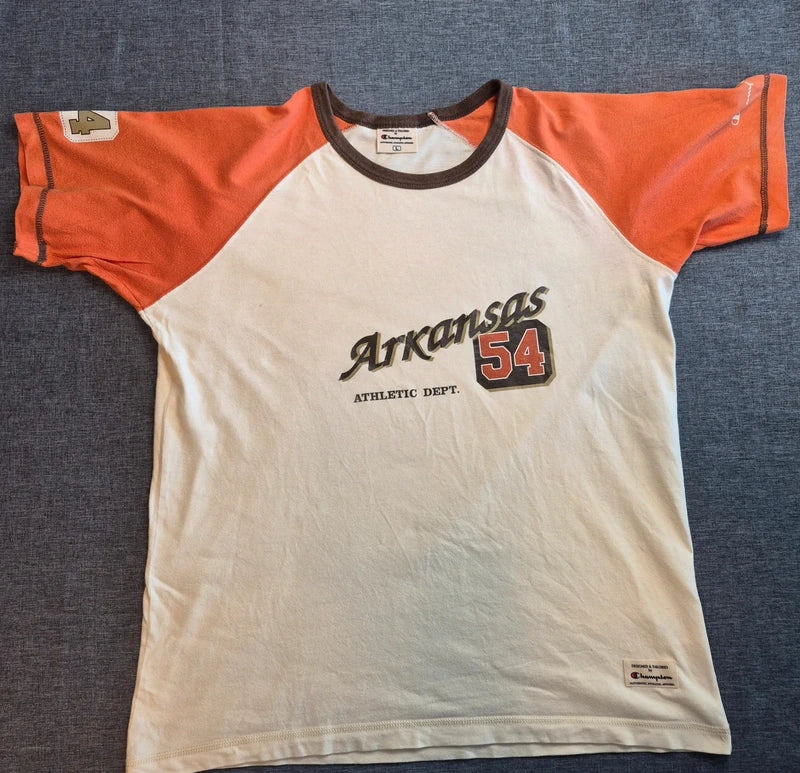 Champion Vintage Raglan T-Shirt „Arkansas 54“ in Creme/Orange – Gr. L (fällt aus wie M/L)
