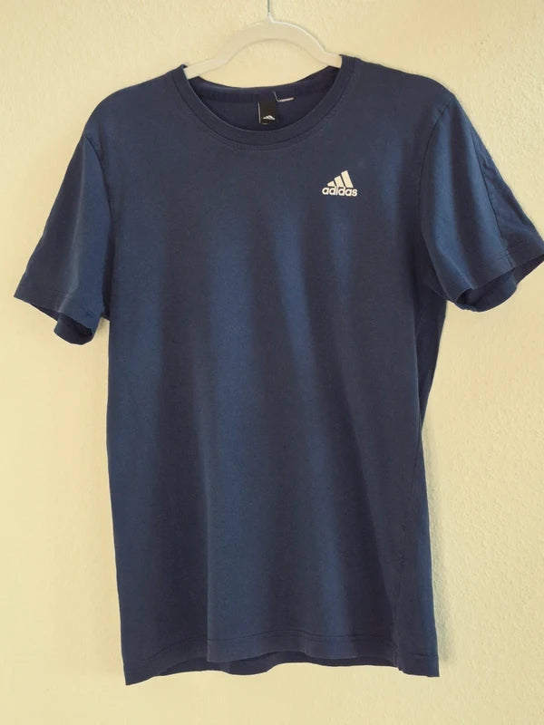 Adidas Essentials T-Shirt Dunkelblau – Herren Größe S (Mit kleinen Mängeln / Schnäppchen)