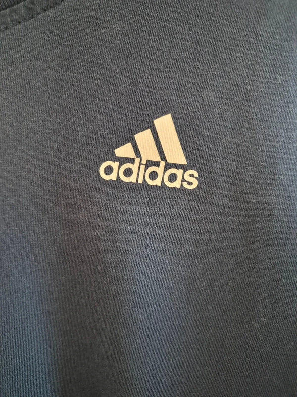 Adidas Essentials T-Shirt Dunkelblau – Herren Größe S (Mit kleinen Mängeln / Schnäppchen)
