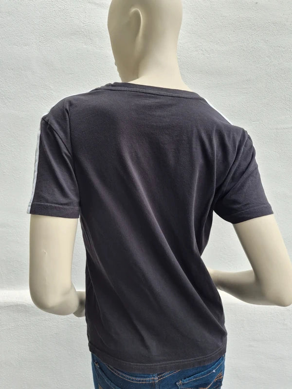 Adidas – Essentials 3-Stripes Damen T-Shirt in Schwarz/Weiß – Gr. M