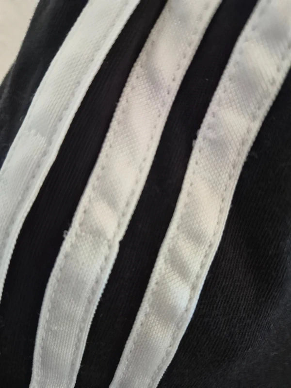 Adidas – Essentials 3-Stripes Damen T-Shirt in Schwarz/Weiß – Gr. M
