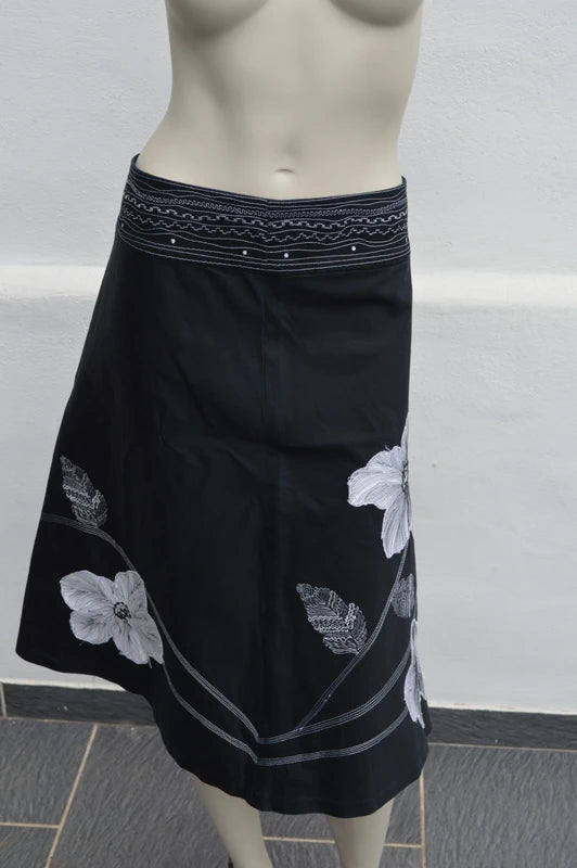 August Silk Collection Midi-Rock mit floraler Applikation & Zierbund – Schwarz/Weiß – Gr. 44/46 (US 16) – Hervorragend