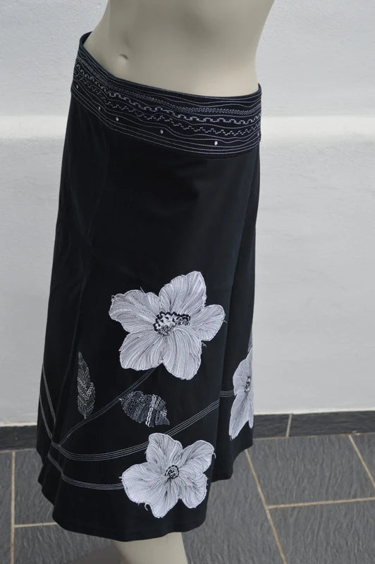 August Silk Collection Midi-Rock mit floraler Applikation & Zierbund – Schwarz/Weiß – Gr. 44/46 (US 16) – Hervorragend