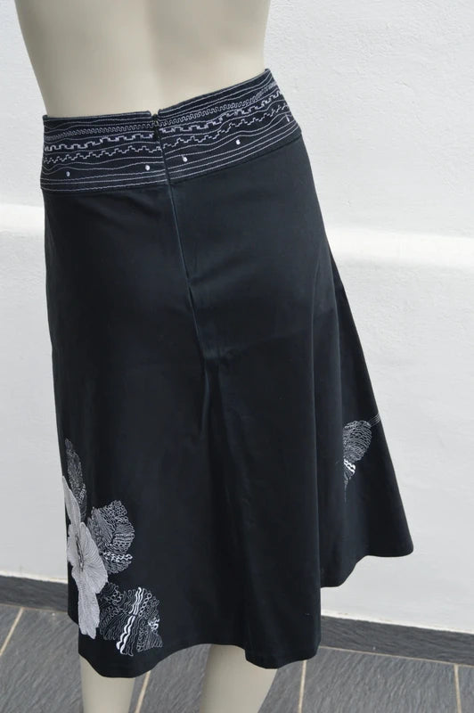 August Silk Collection Midi-Rock mit floraler Applikation & Zierbund – Schwarz/Weiß – Gr. 44/46 (US 16) – Hervorragend