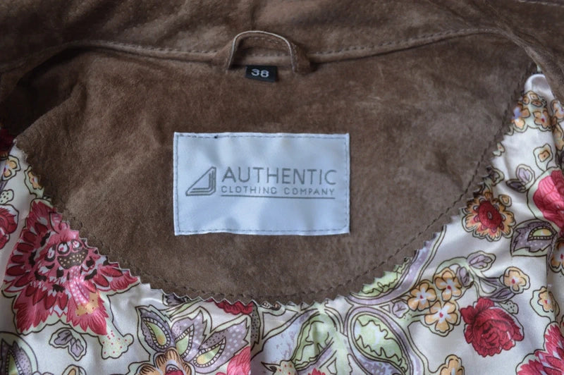Authentic Clothing Co. Wildleder Bikerjacke „Candle“ mit Floral-Futter – Taupe/Camel – Gr. 38 – Sehr gut