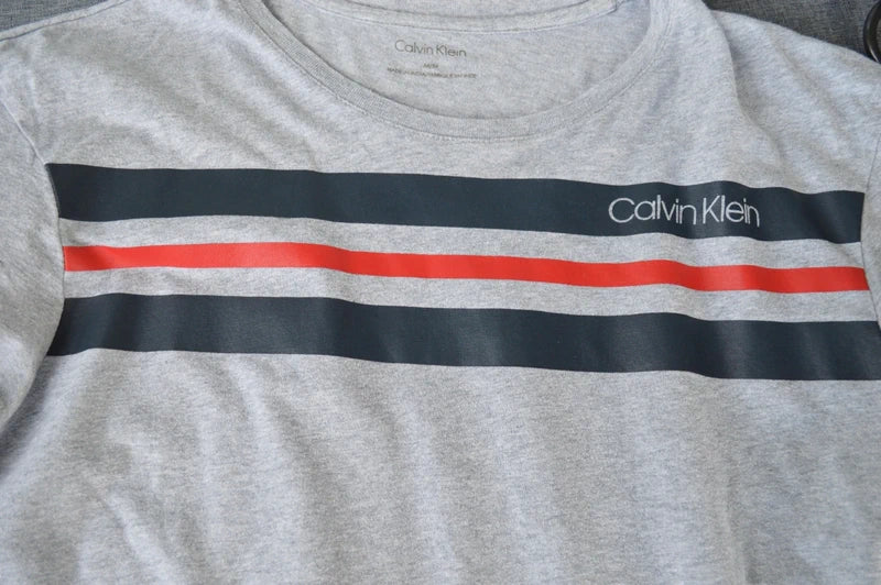 Calvin Klein Graphic Stripe T-Shirt in Hellgrau-Melange – Gr. M