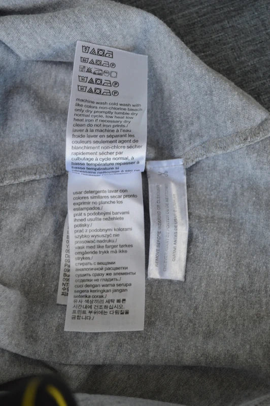 Calvin Klein Graphic Stripe T-Shirt in Hellgrau-Melange – Gr. M