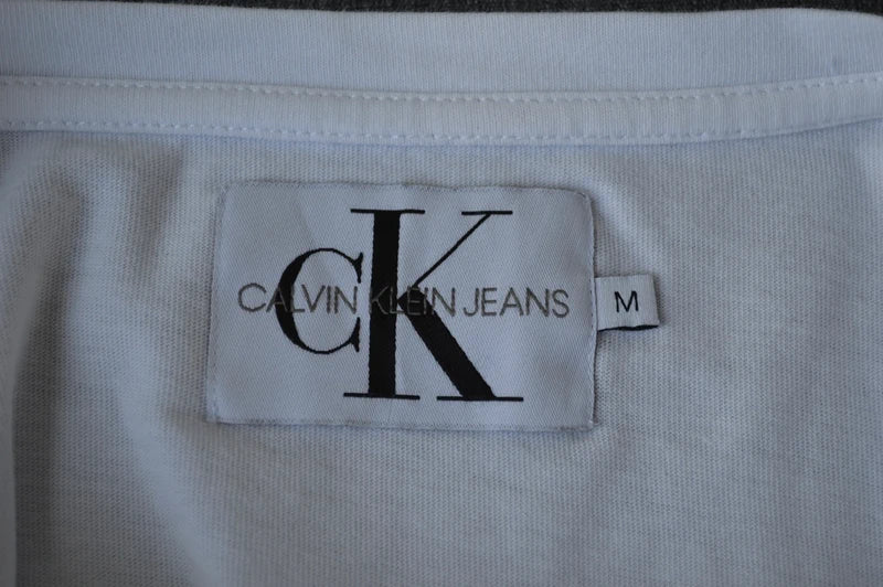 Calvin Klein Jeans Monogram Logo T-Shirt in Weiß – Gr. M