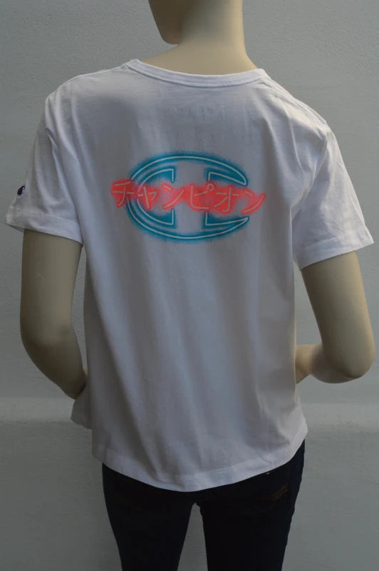 Champion Japan-Style Katakana Graphic T-Shirt in Weiß – Gr. S (Boxy Fit)