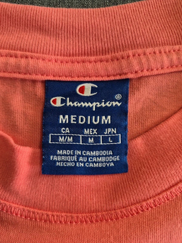 Champion – Damen T-Shirt mit Brust-Stickerei in Lachsrot / Coral – Gr. M