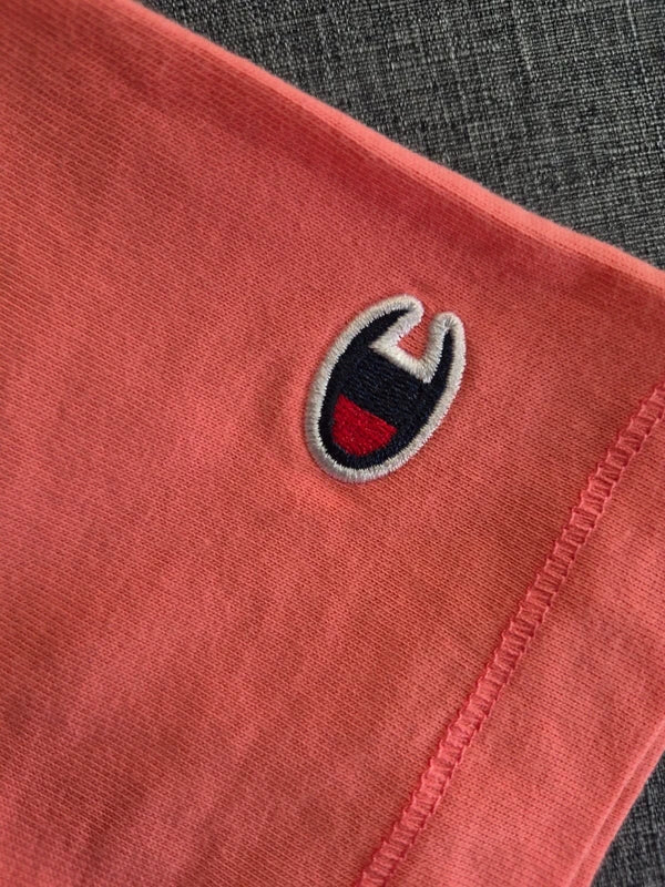 Champion – Damen T-Shirt mit Brust-Stickerei in Lachsrot / Coral – Gr. M