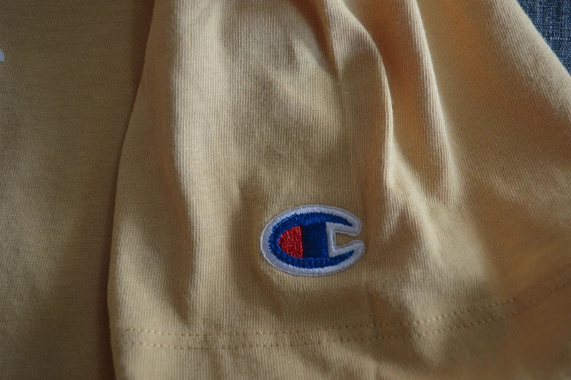 Champion – Damen T-Shirt mit C-Logo in Senfgelb – Gr. S (Hervorragender Zustand)