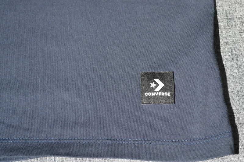 Converse Logo T-Shirt in Navy Blau mit gelbem Print & Stern-Stickerei – Gr. L
