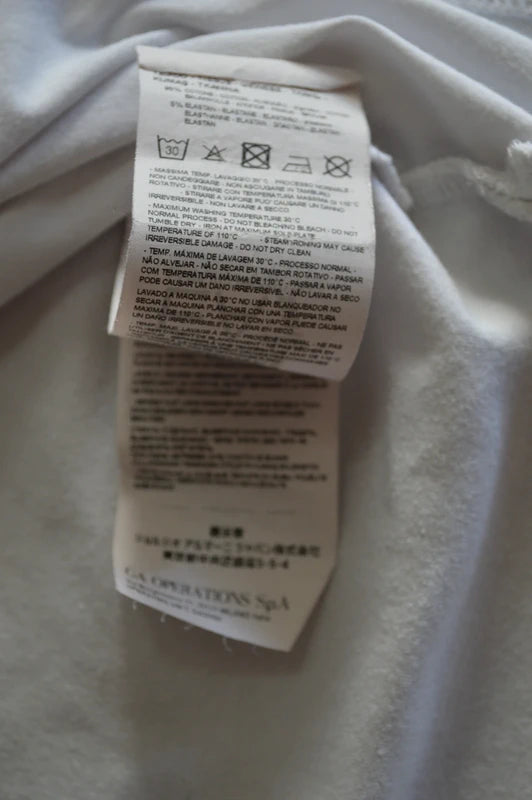 EA7 Emporio Armani – Damen Cropped T-Shirt in Weiß mit Ärmel-Prints – Gr. L (Stark getragen / Defekt- & Bastlerpreis)