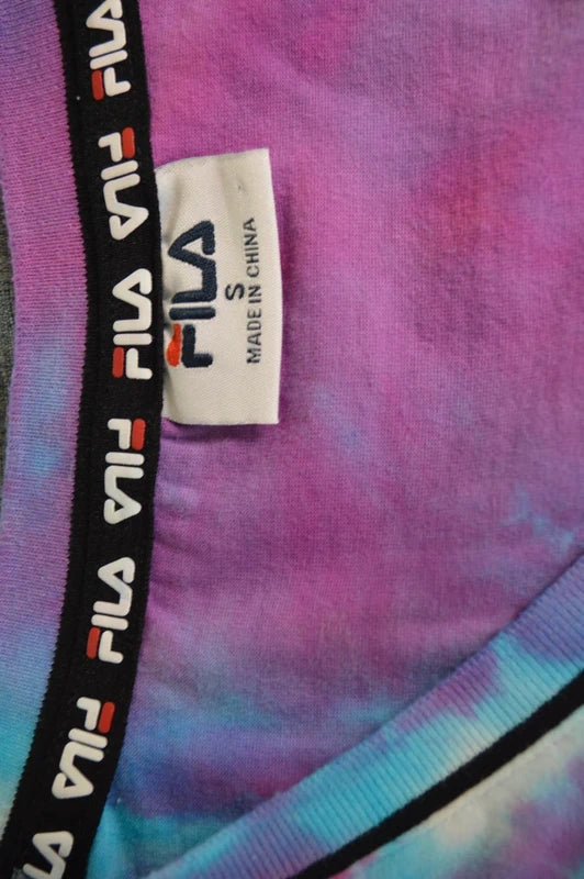 FILA Damen V-Neck T-Shirt im Tie-Dye Batik-Look – Pink/Türkis – Größe S (Bastler-/Upcycling-Zustand)