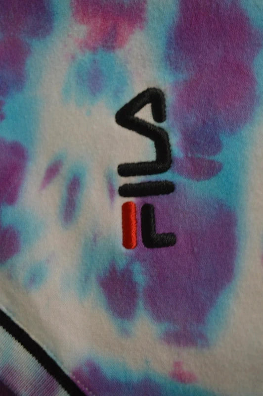 FILA Damen V-Neck T-Shirt im Tie-Dye Batik-Look – Pink/Türkis – Größe S (Bastler-/Upcycling-Zustand)