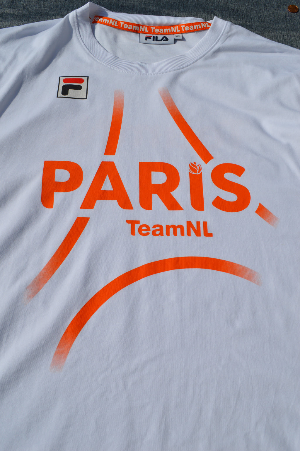 FILA x TeamNL "Paris 2024" Olympia Herren T-Shirt Weiß/Orange – Größe XXL (Boxy/Oversized)