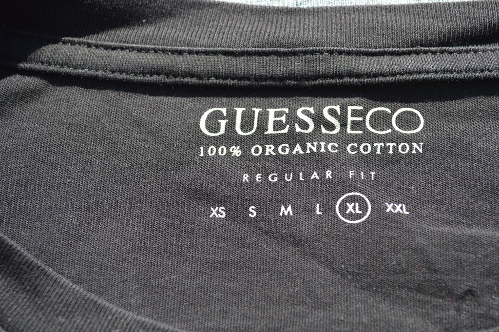 Guess Eco Monogramm T-Shirt Schwarz – Größe XL