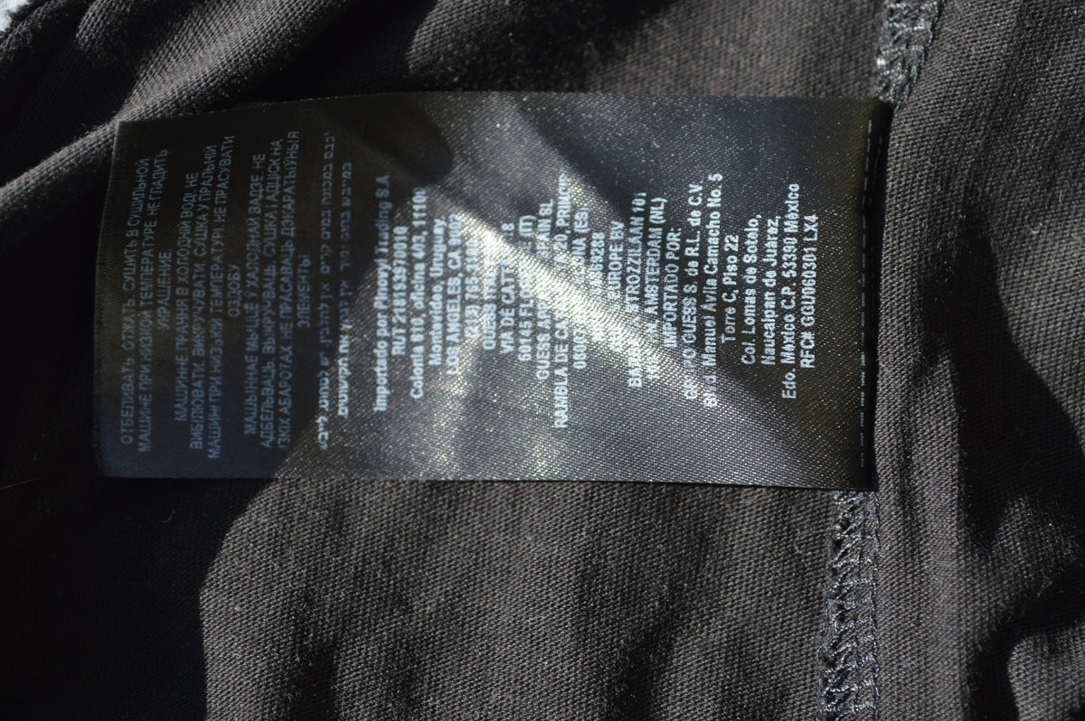 Guess Eco Monogramm T-Shirt Schwarz – Größe XL