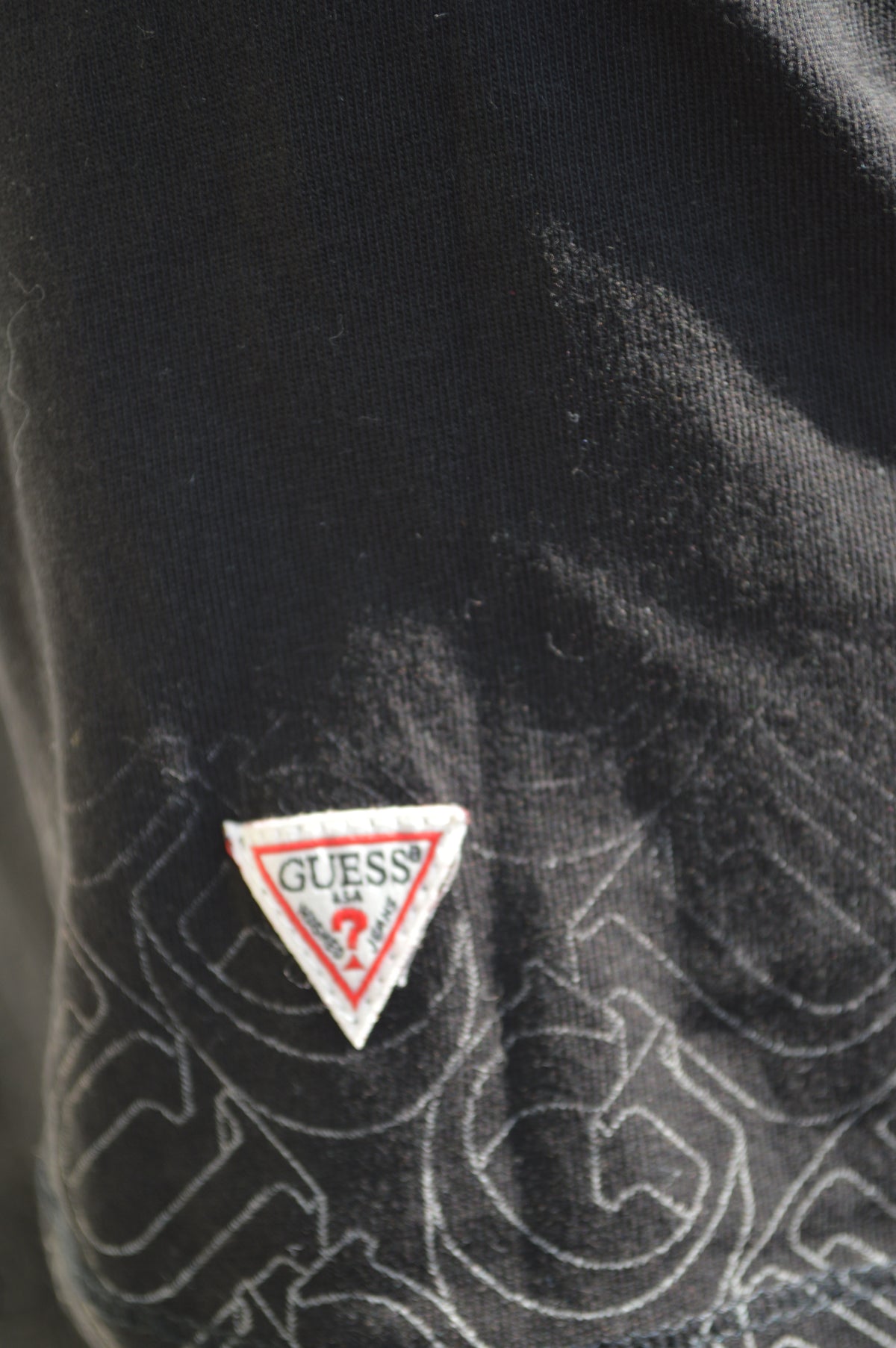 Guess Eco Monogramm T-Shirt Schwarz – Größe XL