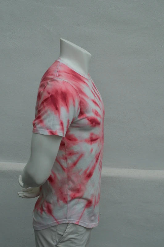Hollister Herren Tie-Dye Curved Hem T-Shirt in WeißRot – Gr. M