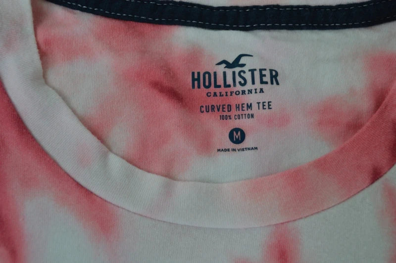 Hollister Herren Tie-Dye Curved Hem T-Shirt in WeißRot – Gr. M