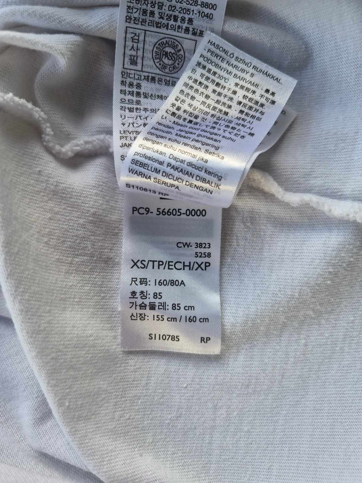 Levi's Classic T-Shirt mit Logo-Stickerei – Weiß – Größe XS