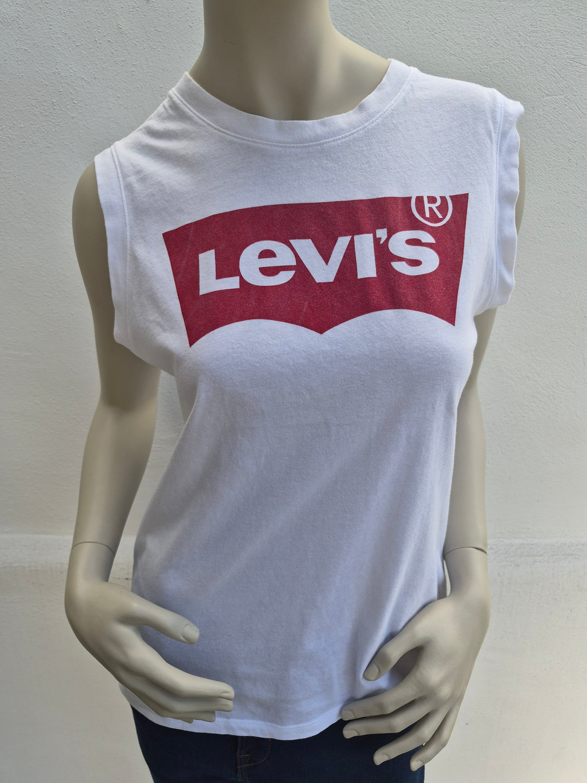 Levi's Damen Muscle Tanktop Graphic Muscle Tee mit rotem Batwing-Logo – Weiß – Gr. M