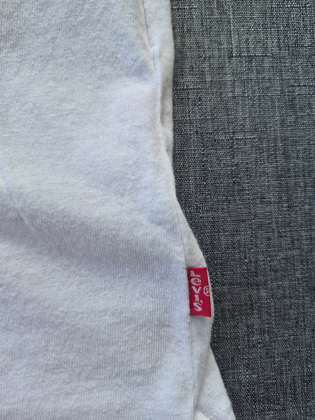 Levi's Damen Muscle Tanktop Graphic Muscle Tee mit rotem Batwing-Logo – Weiß – Gr. M