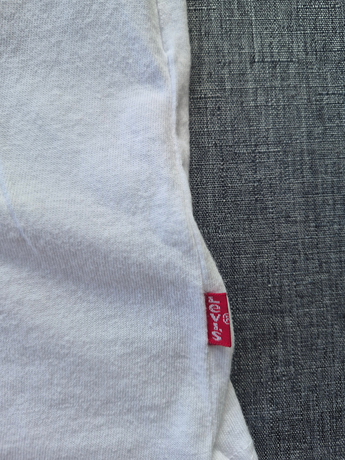 Levi's Damen Muscle Tanktop Graphic Muscle Tee mit rotem Batwing-Logo – Weiß – Gr. M