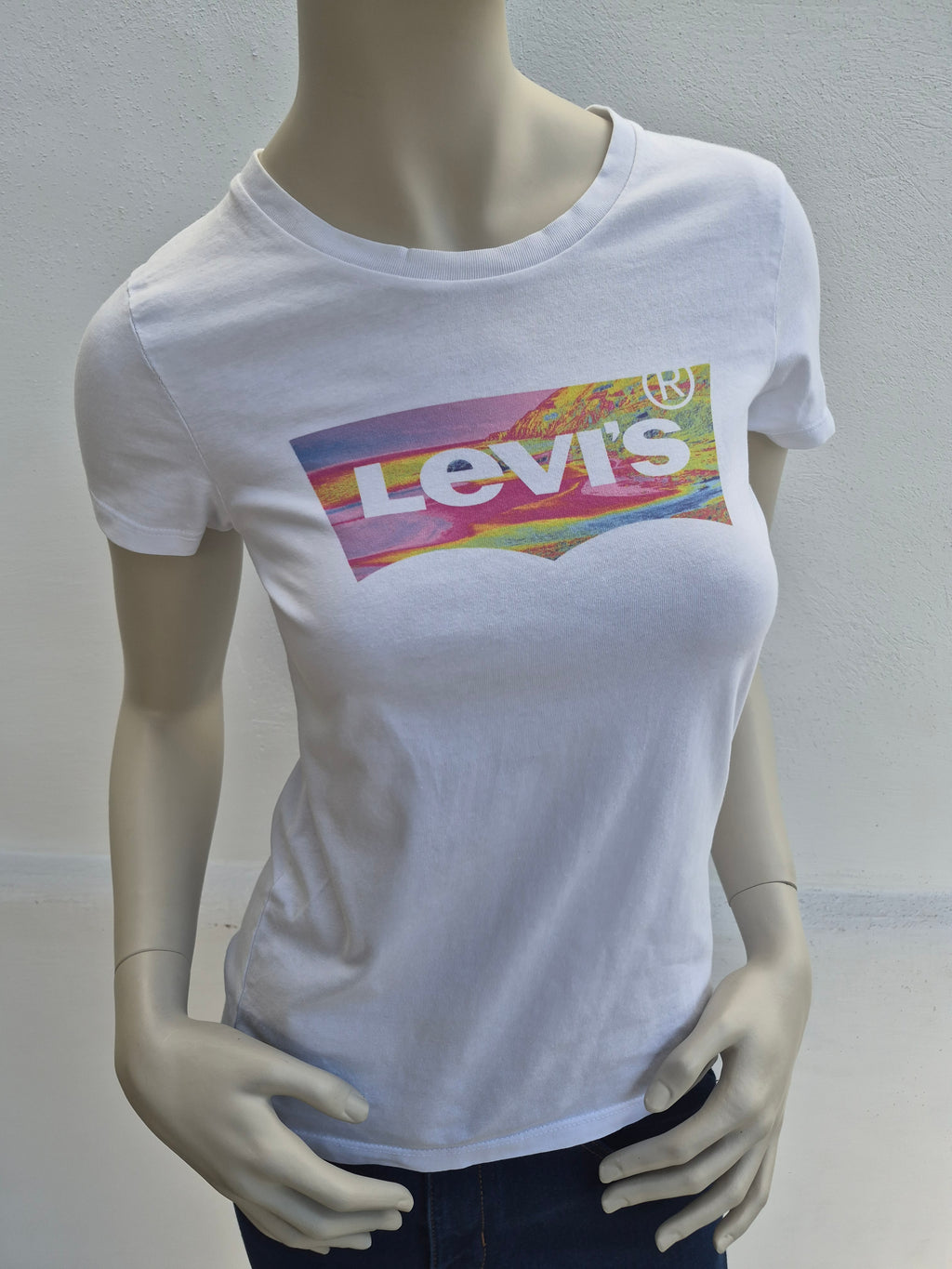 Levi's Damen T-Shirt "Perfect Tee" mit buntem Batwing-Logo – Weiß – Gr. XXS