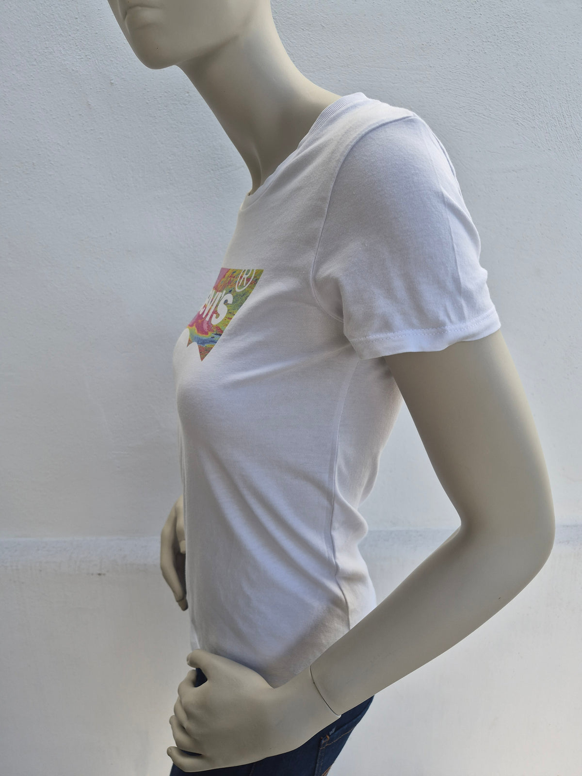Levi's Damen T-Shirt "Perfect Tee" mit buntem Batwing-Logo – Weiß – Gr. XXS
