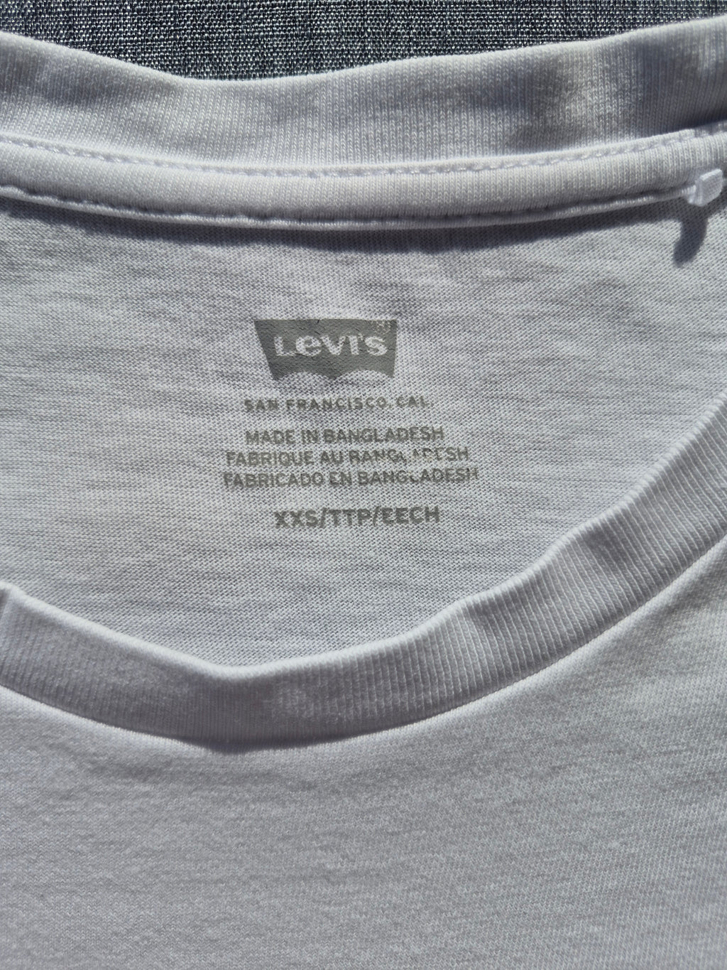Levi's Damen T-Shirt "Perfect Tee" mit buntem Batwing-Logo – Weiß – Gr. XXS