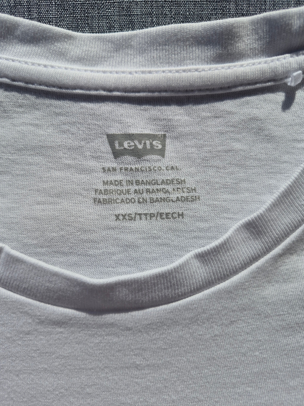 Levi's Damen T-Shirt "Perfect Tee" mit buntem Batwing-Logo – Weiß – Gr. XXS