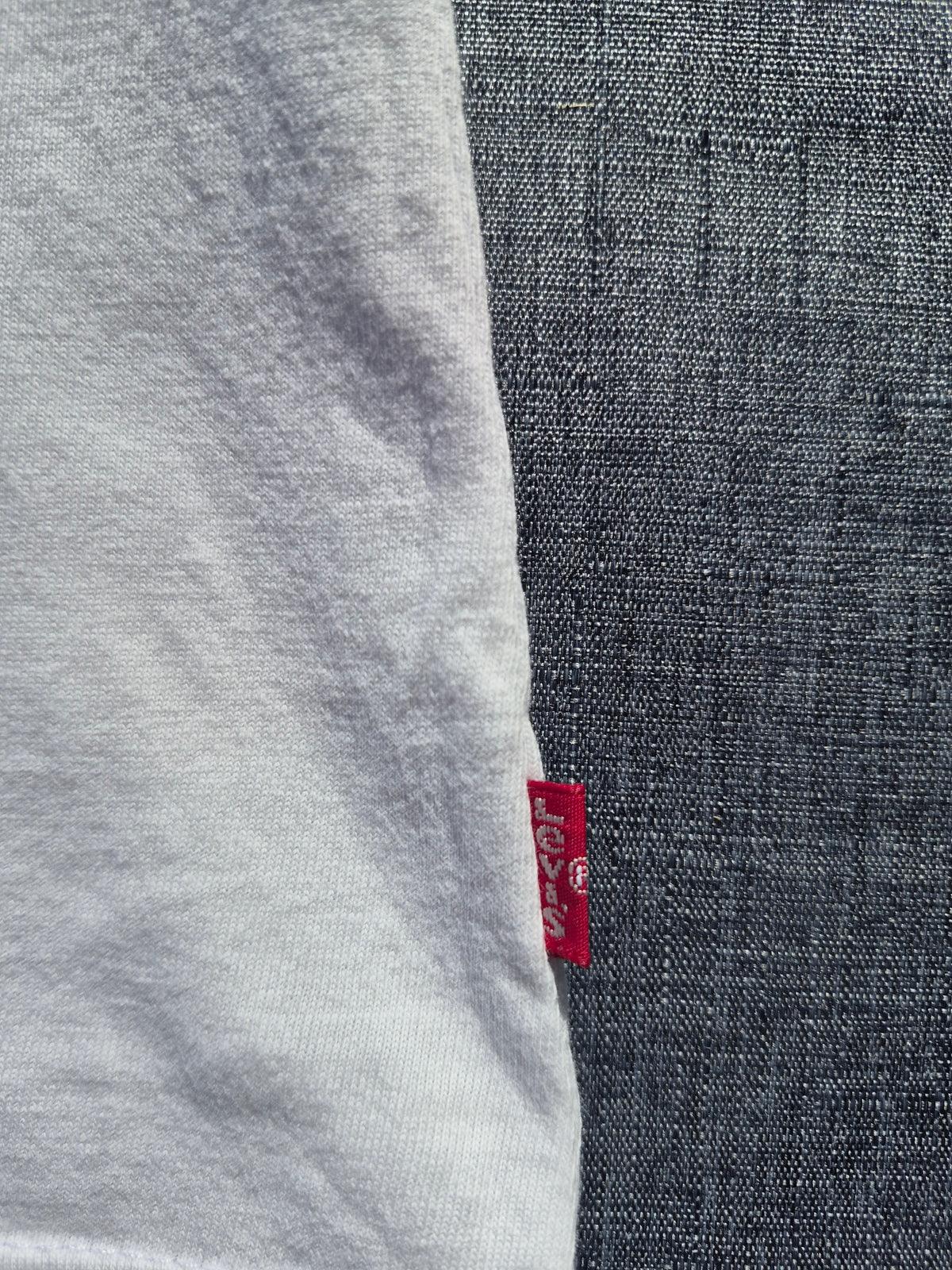 Levi's Damen T-Shirt "Perfect Tee" mit buntem Batwing-Logo – Weiß – Gr. XXS