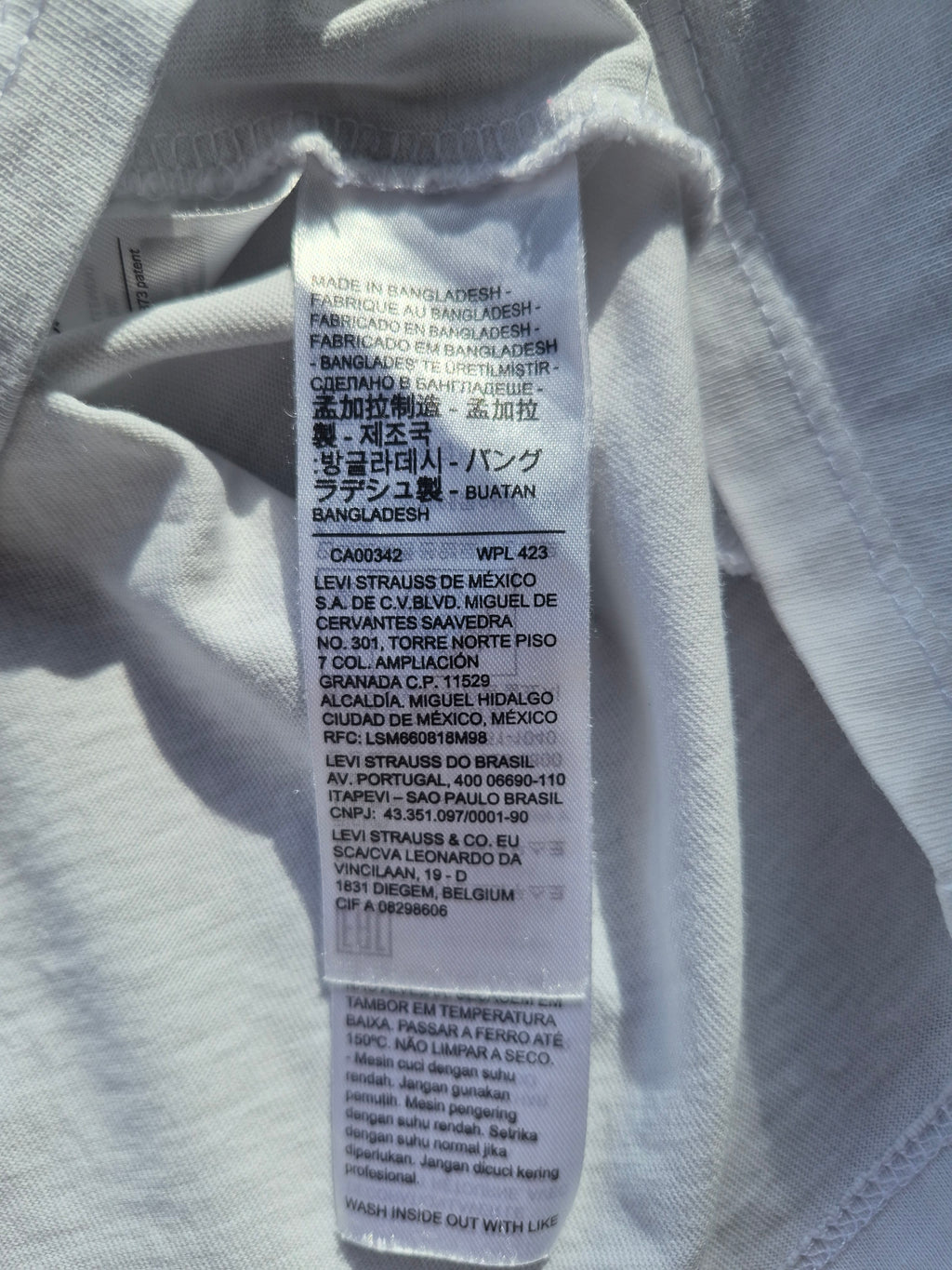 Levi's Damen T-Shirt "Perfect Tee" mit buntem Batwing-Logo – Weiß – Gr. XXS