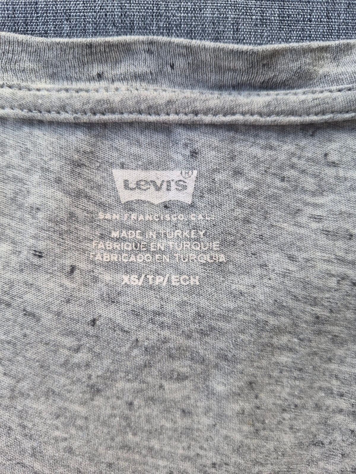 Levi's Damen T-Shirt "The Perfect Tee" mit rotem Batwing-Logo – Graumeliert – Gr. XS