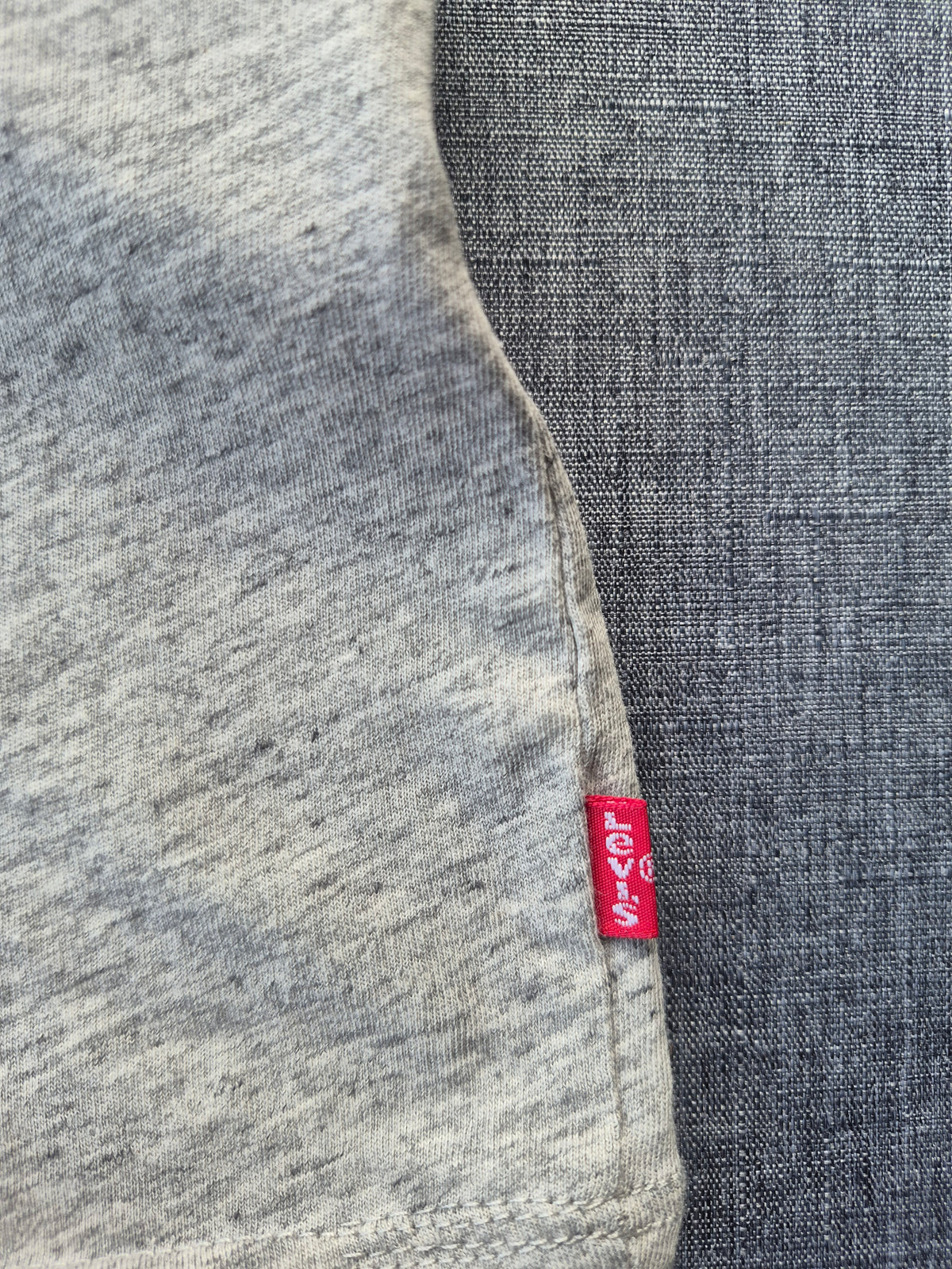 Levi's Damen T-Shirt "The Perfect Tee" mit rotem Batwing-Logo – Graumeliert – Gr. XS