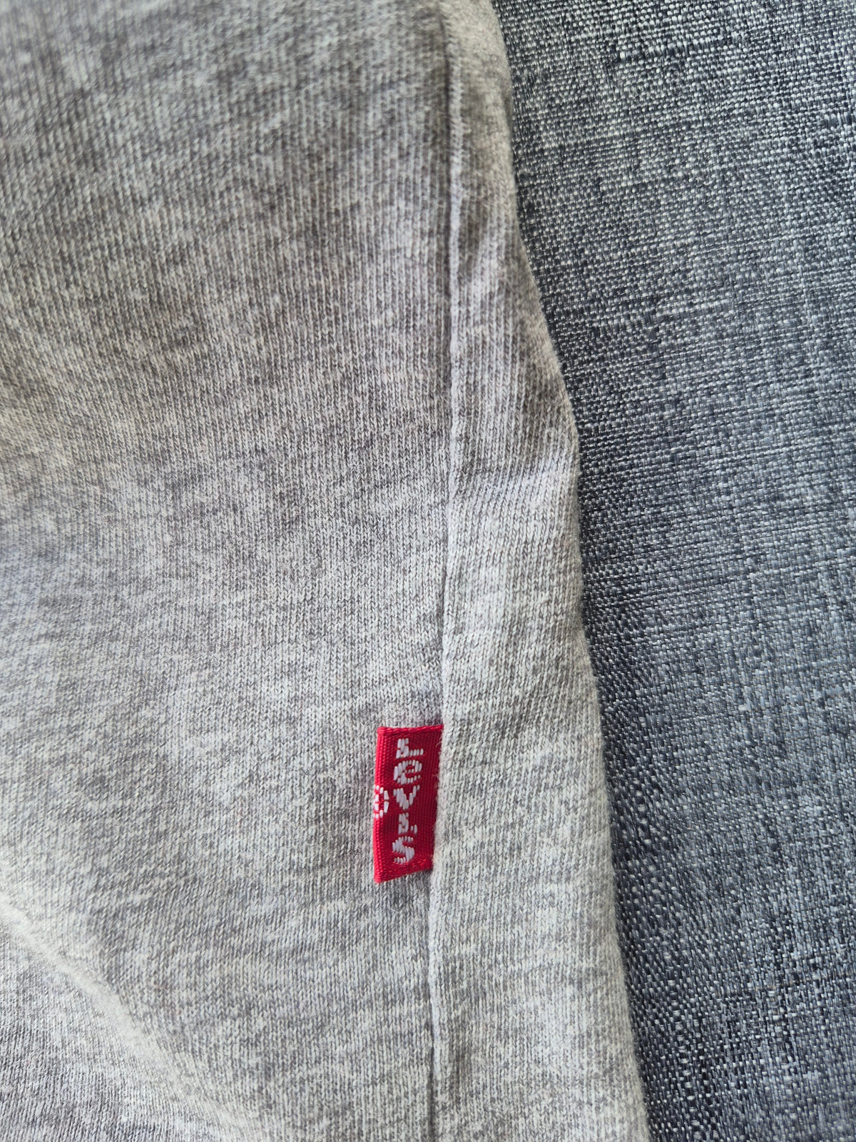 Levi's Damen T-Shirt "The Perfect Tee" mit rotem Batwing-Logo – Graumeliert – Gr. XXS