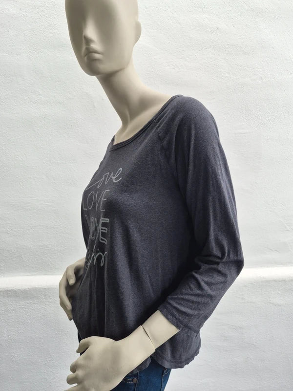 Levi's – Damen 3/4-Arm Shirt "LOVE" in Dunkelgrau-Melange – Gr. L (Leichter Nahtfehler – ideal für DIY!)