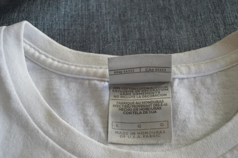 Nike Athletics – Vintage T-Shirt "Silver Tag" in Weiß / Gelb – Gr. L (Guter Vintage-Zustand)