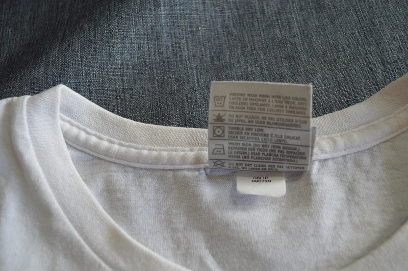Nike Athletics – Vintage T-Shirt "Silver Tag" in Weiß / Gelb – Gr. L (Guter Vintage-Zustand)