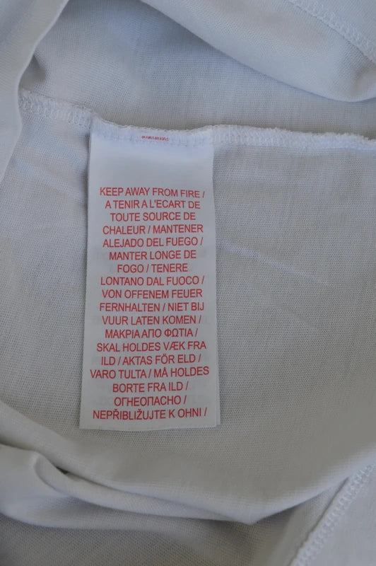 Nike Damen Mini-Swoosh T-Shirt in Weiß – Gr. XS/S (Junior L)