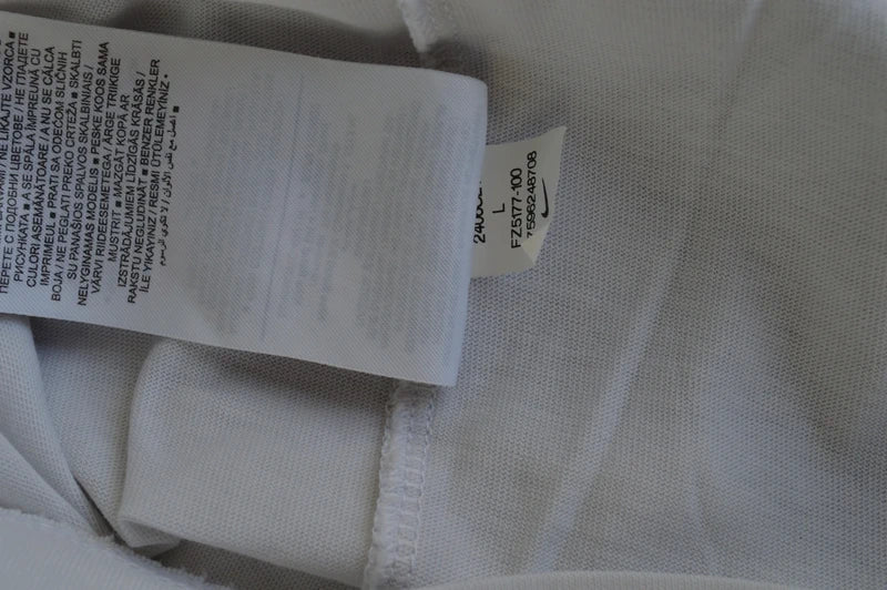 Nike Damen Mini-Swoosh T-Shirt in Weiß – Gr. XS/S (Junior L)