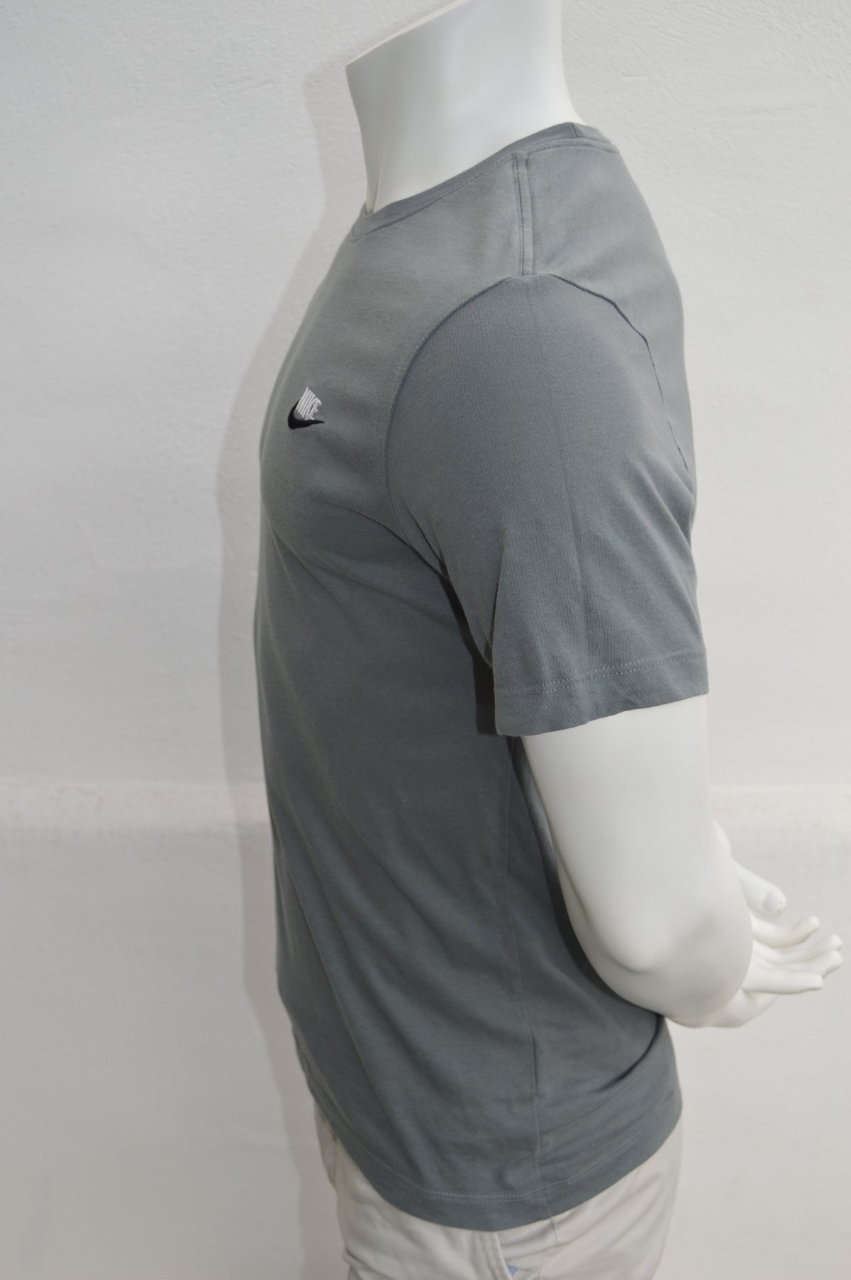 Nike Herren Club Tee Stick-Logo T-Shirt in Schiefergrau – Gr. S
