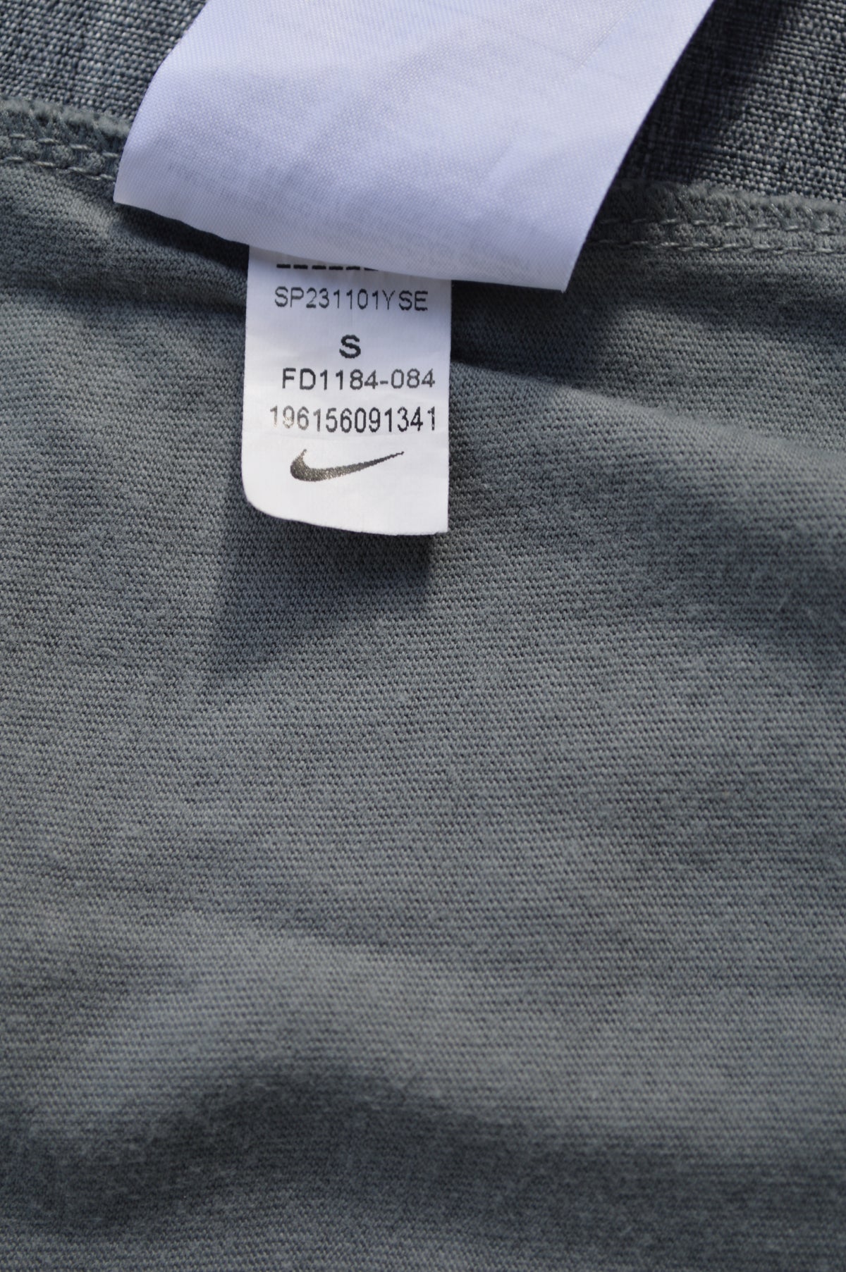Nike Herren Club Tee Stick-Logo T-Shirt in Schiefergrau – Gr. S