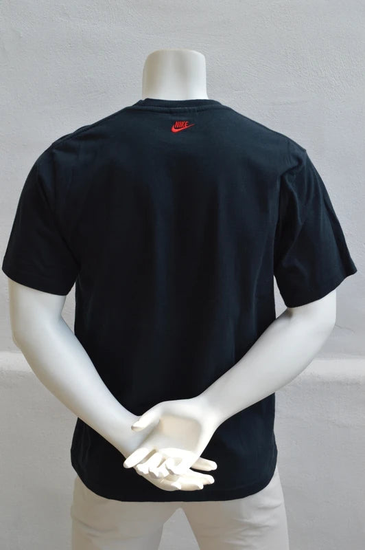 Nike Just Do It. Stacked Graphic T-Shirt in Schwarz – Gr. L