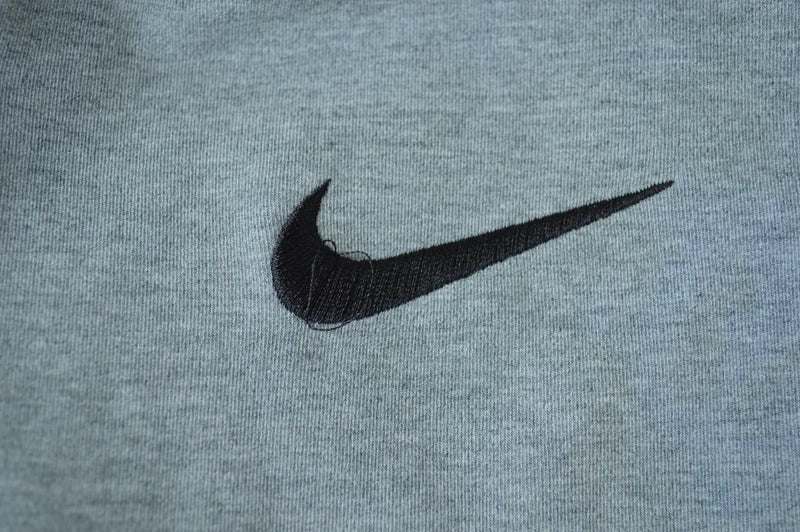 Nike Retro Kapuzen-Trainingsjacke FC Liverpool– Schwarz – Gr. L (Guter Vintage-Zustand)