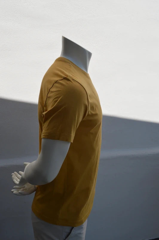 Nike Sportswear Club „Chest Logo“ T-Shirt – Senfgelb / Gold – Gr. M (Hervorragend)