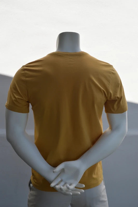 Nike Sportswear Club „Chest Logo“ T-Shirt – Senfgelb / Gold – Gr. M (Hervorragend)